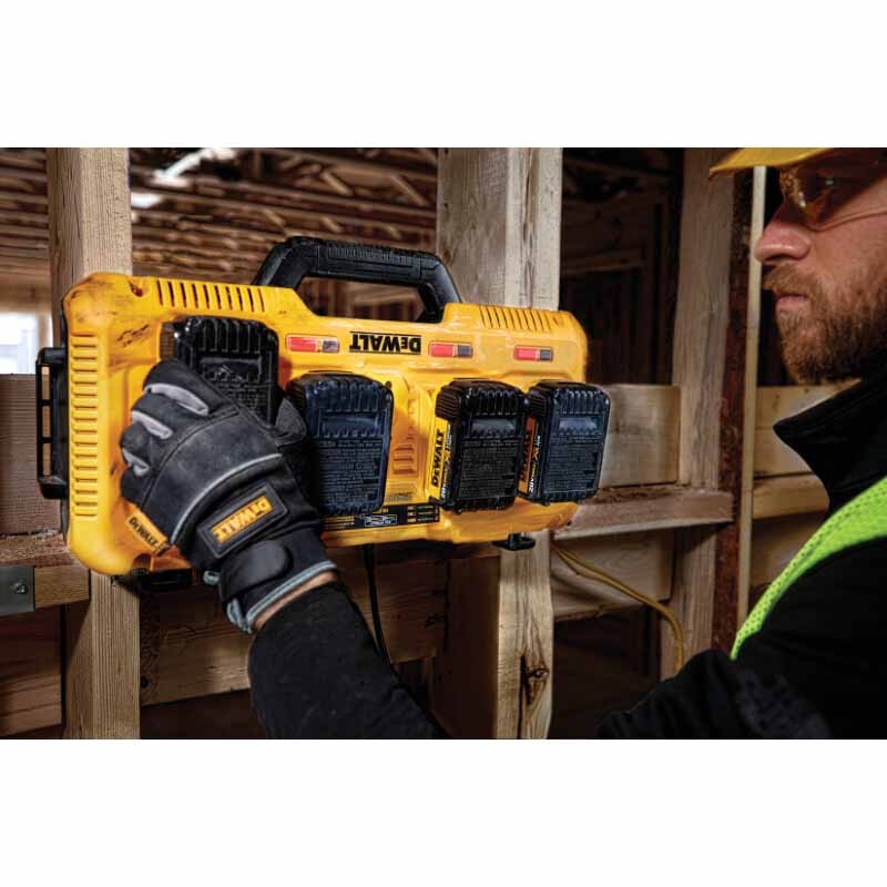 DeWalt-DCB104_07_aaf8ccf6-f927-46a0-afee-783869f90dee.jpg