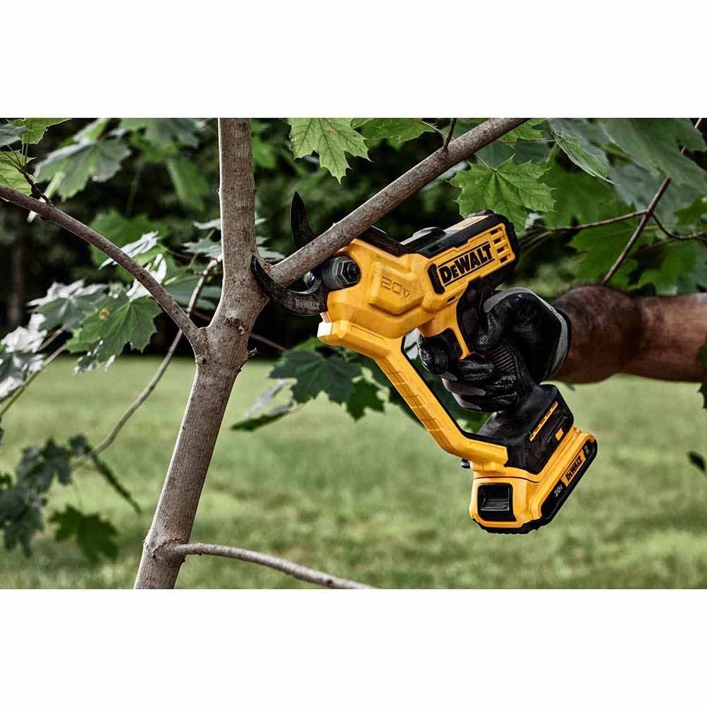 DeWalt-DCPR320B_10_0e326f71-b464-438e-a3c2-0e2d9a1ce6e3.jpg