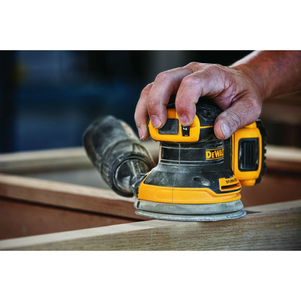 DeWalt-DCW210B_03_64fc4631-5086-4805-9c15-aeca4d0e74da.jpg